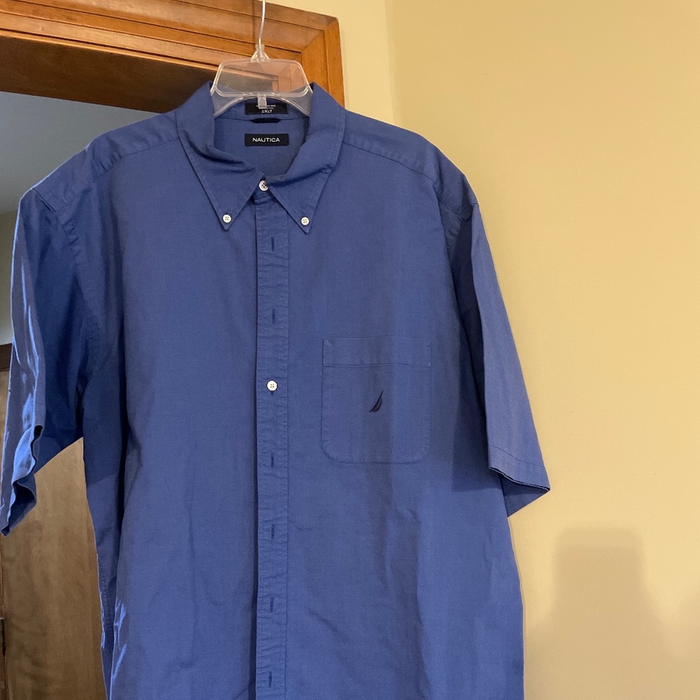 Men’s short sleeved button down shirt